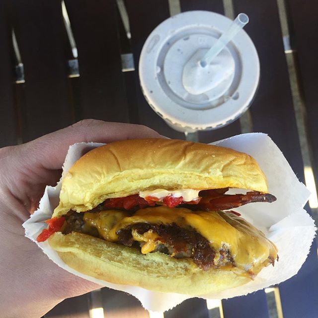 We finally got around to trying @shakeshack in South Lake Union and it’s 💯 as good as New York. 🍔